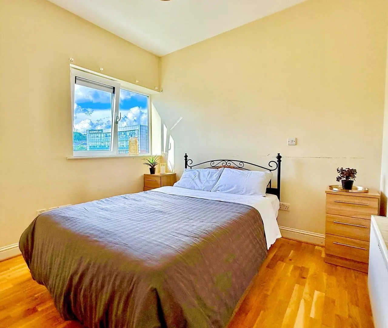 Cork City Comfort Park And Pillow Homestay